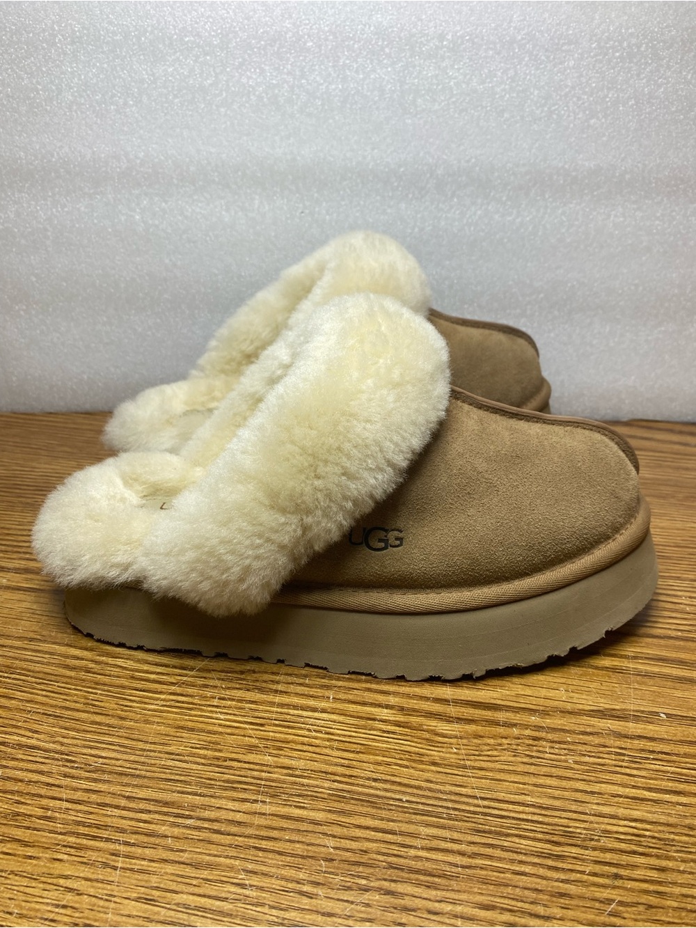 UGG Disquette Chestnut Tan Suede Platform Sheepskin Slippers Women’s Size 8 Clog